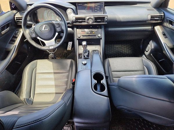 2017 LEXUS IS 350