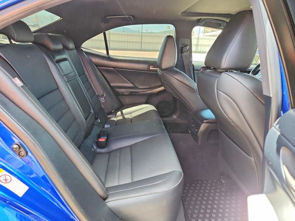 2017 LEXUS IS 350
