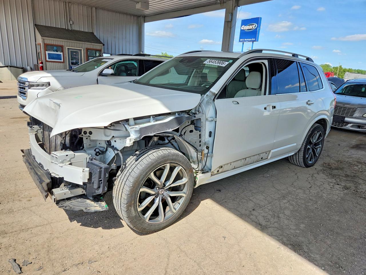 2019 VOLVO XC90 Momentum
