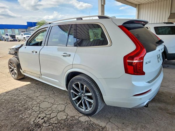 2019 VOLVO XC90 Momentum