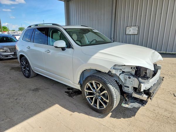 2019 VOLVO XC90 Momentum