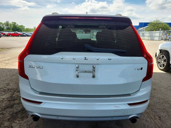 2019 VOLVO XC90 Momentum
