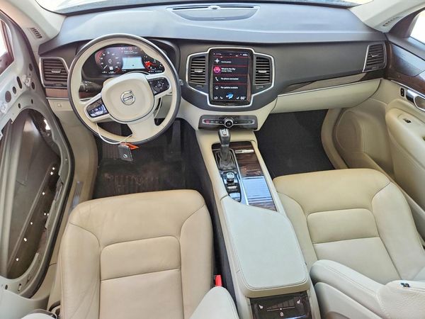2019 VOLVO XC90 Momentum