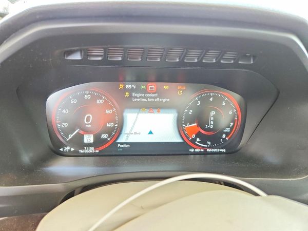 2019 VOLVO XC90 Momentum