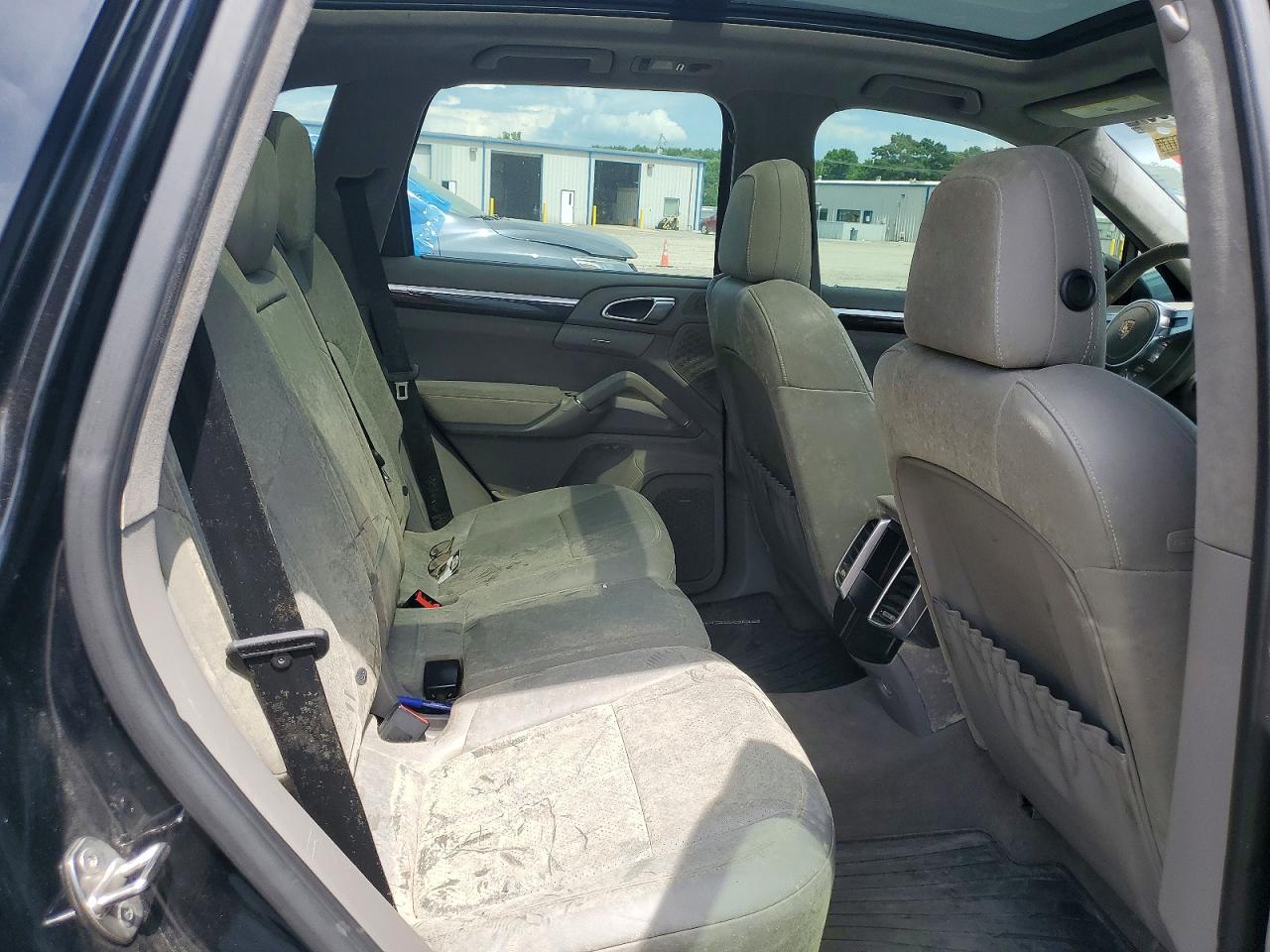 2013 PORSCHE CAYENNE GTS