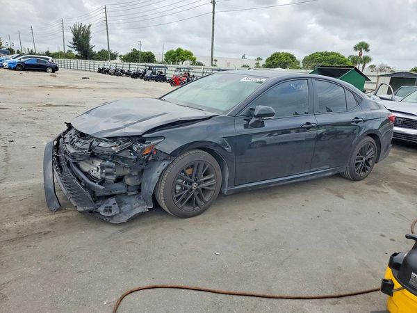 2025 TOYOTA CAMRY