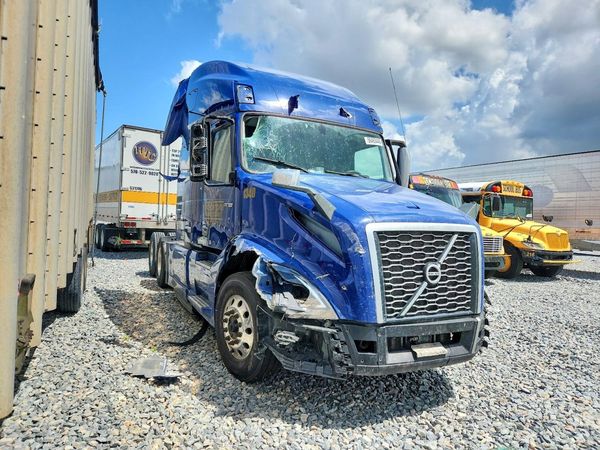 2021 VOLVO VN