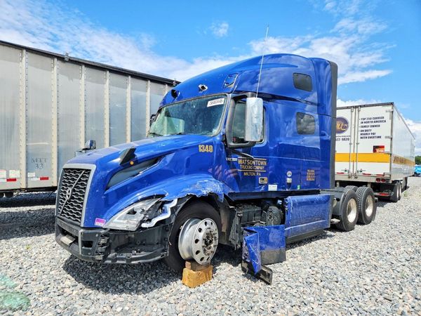 2021 VOLVO VN