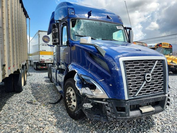 2021 VOLVO VN