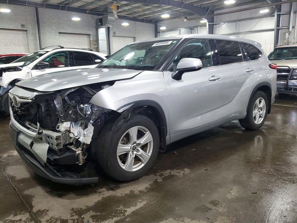 2022 TOYOTA HIGHLANDER LE