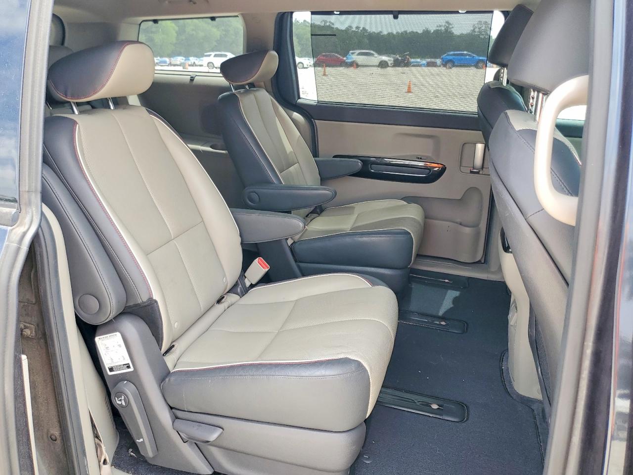 2016 KIA SEDONA EX - Middle level