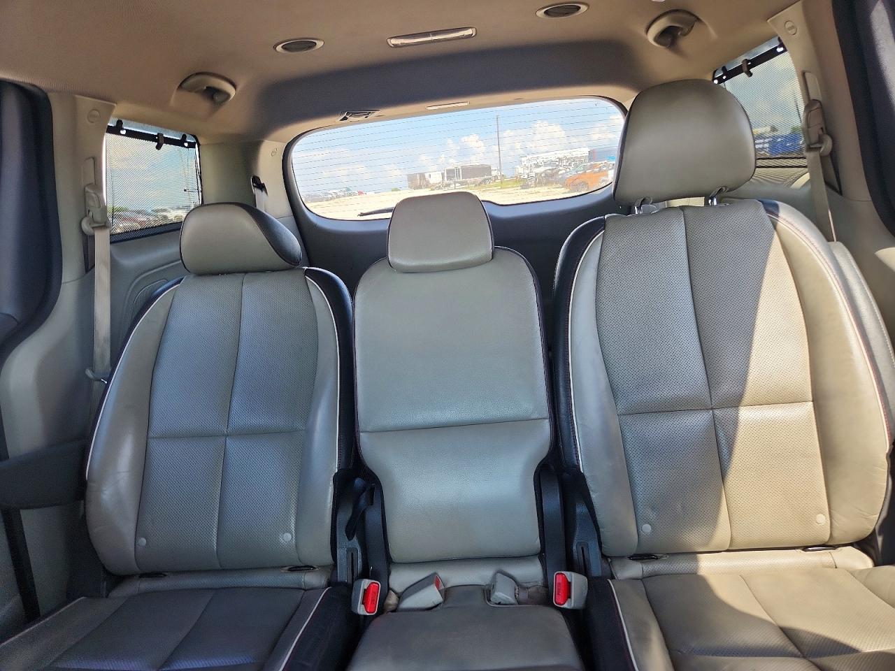 2017 KIA SEDONA LX