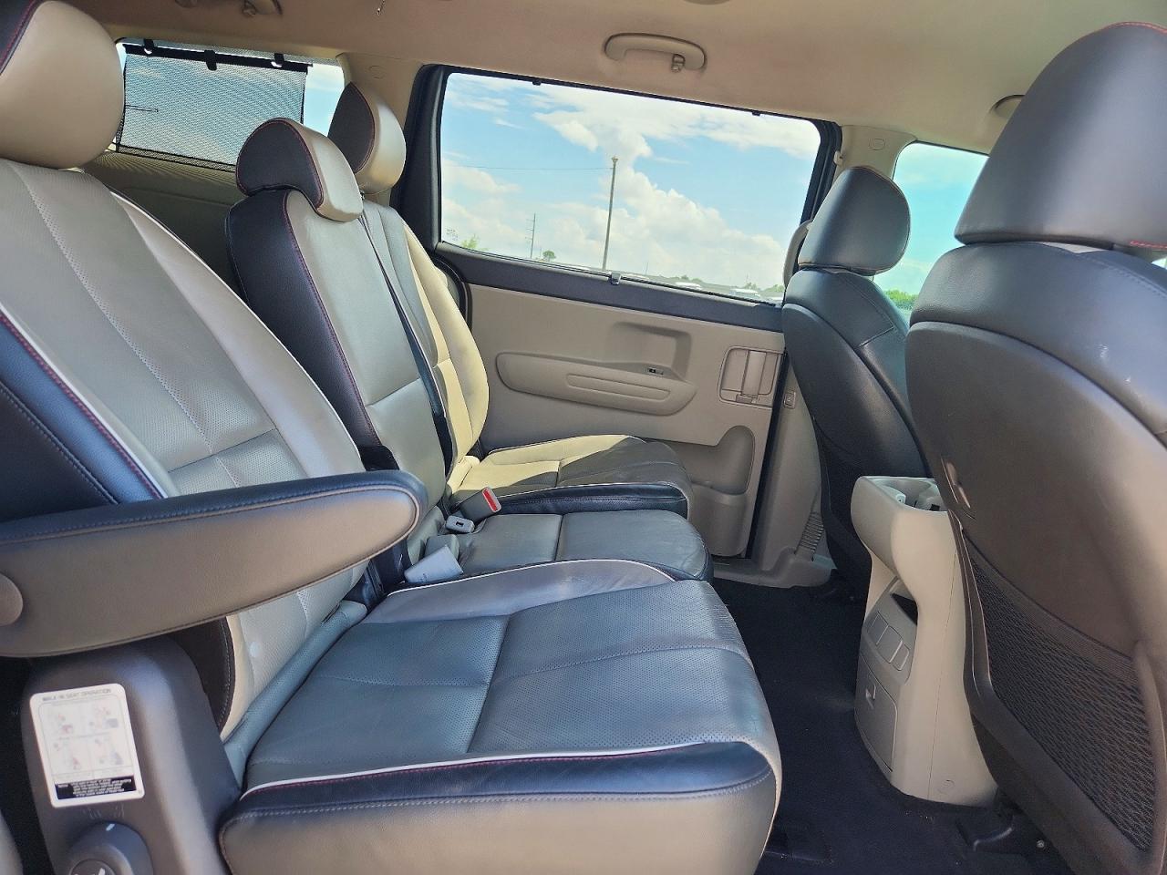 2017 KIA SEDONA LX