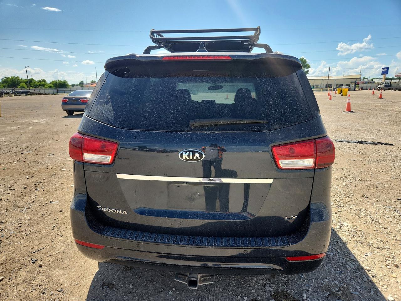 2017 KIA SEDONA LX