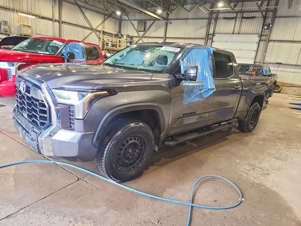 2023 TOYOTA TUNDRA SR5