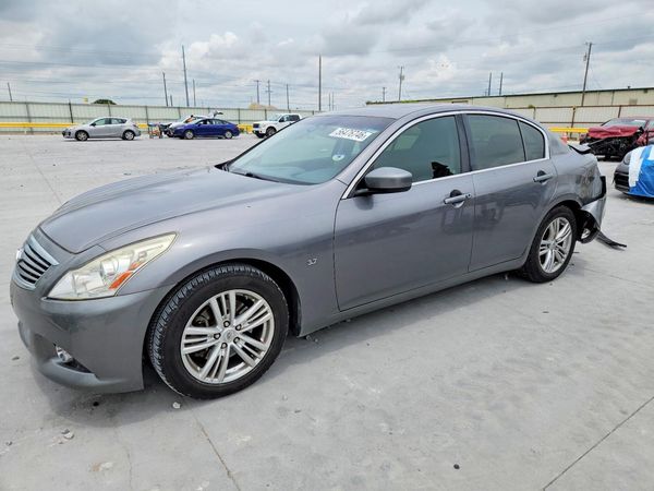 2015 INFINITI Q40