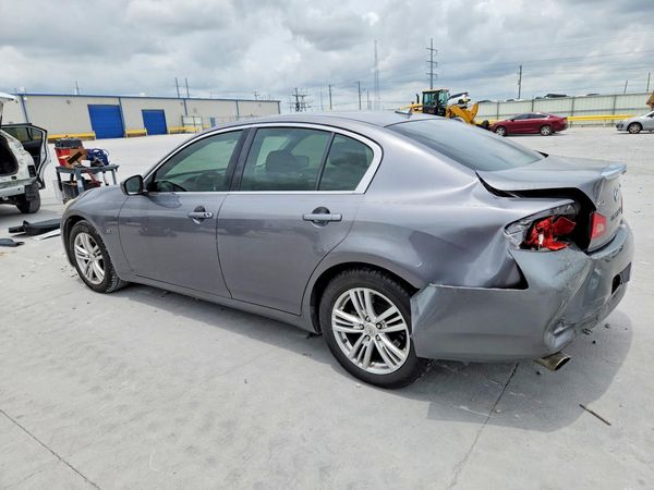 2015 INFINITI Q40