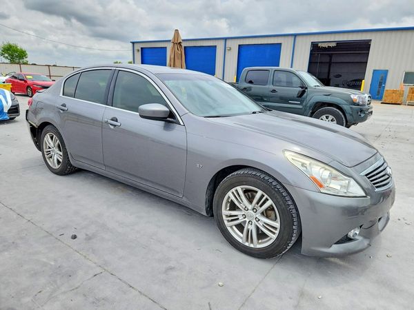 2015 INFINITI Q40