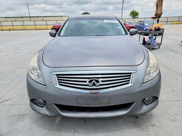 2015 INFINITI Q40