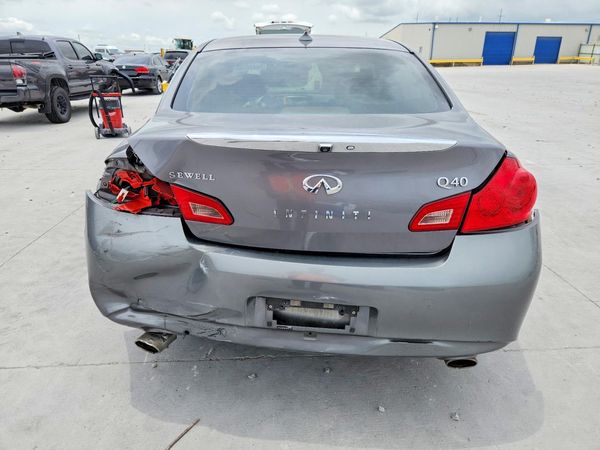 2015 INFINITI Q40