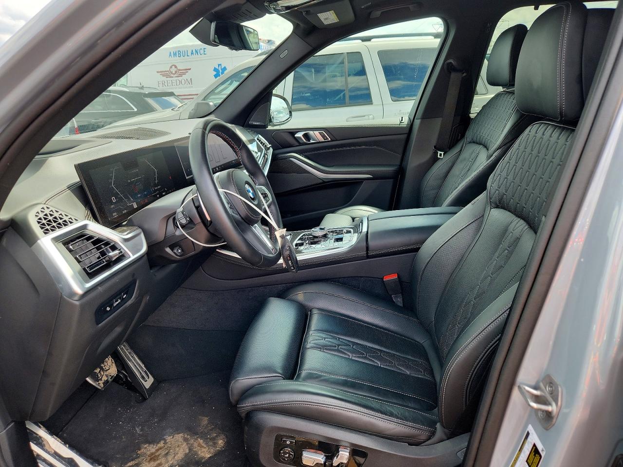 2025 BMW X5 M60i