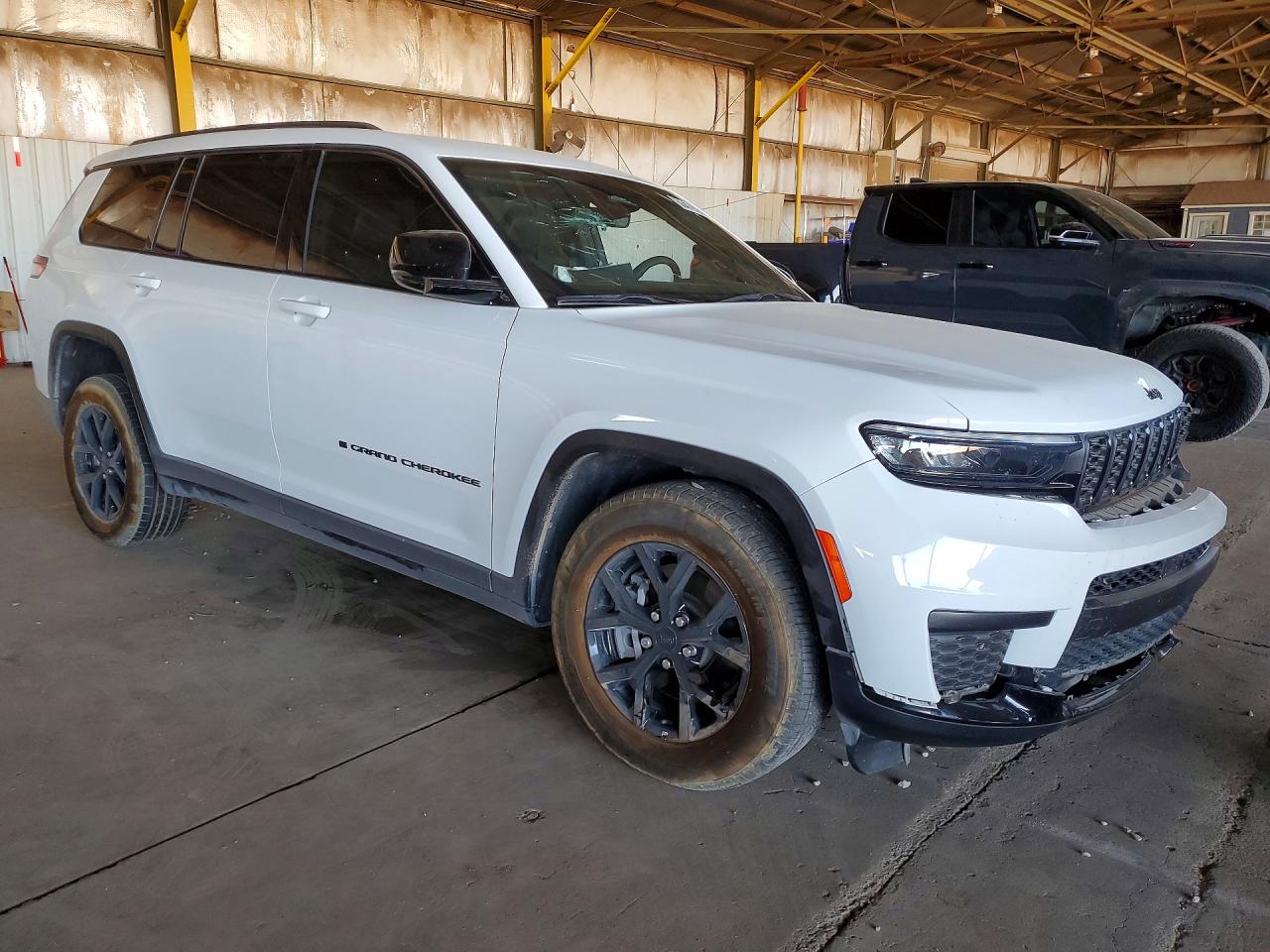 2025 JEEP GRAND CHEROKEE Laredo, Altitude