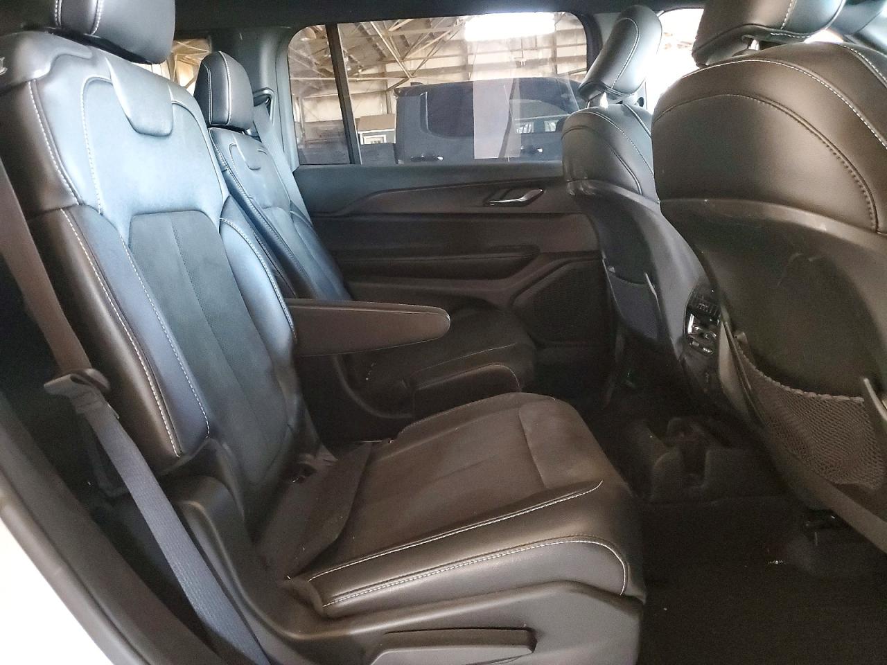 2025 JEEP GRAND CHEROKEE Laredo, Altitude