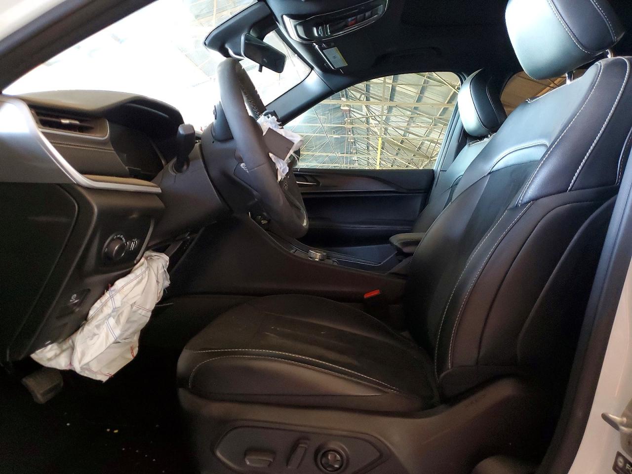 2025 JEEP GRAND CHEROKEE Laredo, Altitude
