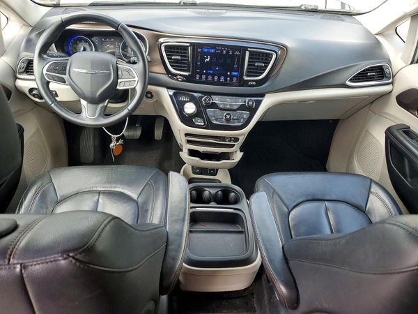 2017 CHRYSLER PACIFICA