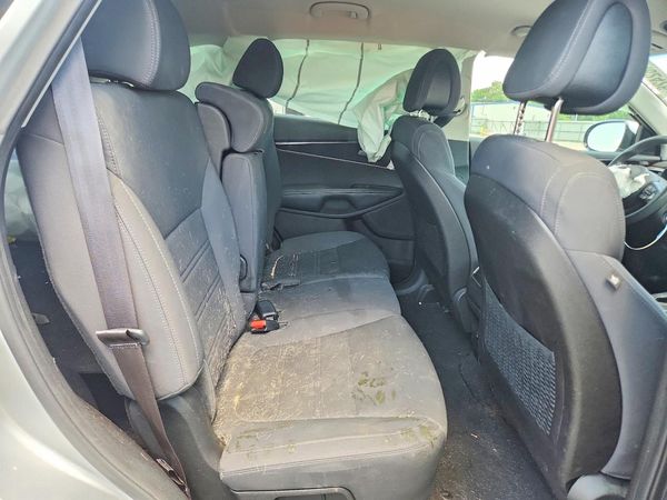 2016 KIA SORENTO L / LX