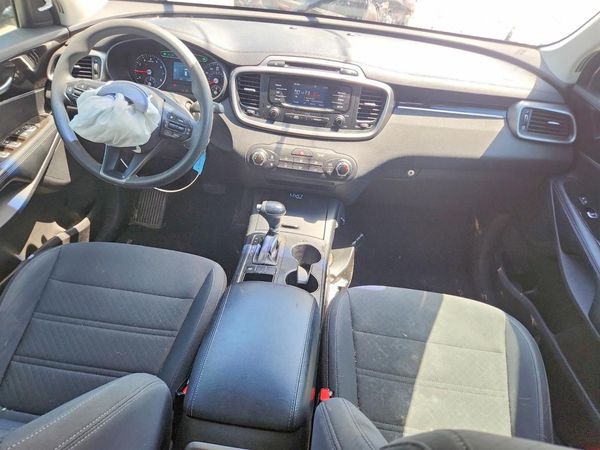 2016 KIA SORENTO L / LX