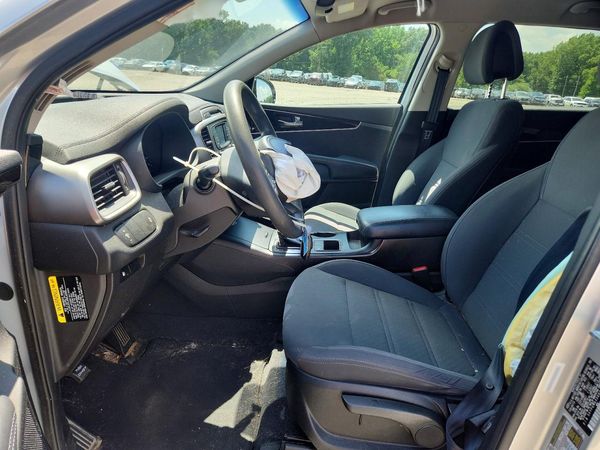 2016 KIA SORENTO L / LX