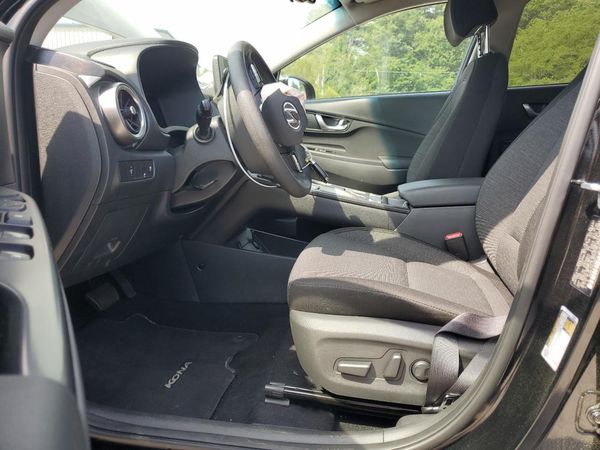 2023 HYUNDAI KONA SE