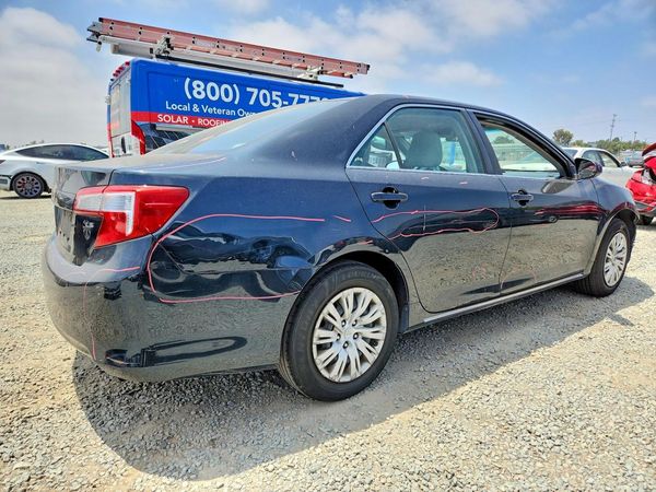 2014 TOYOTA CAMRY