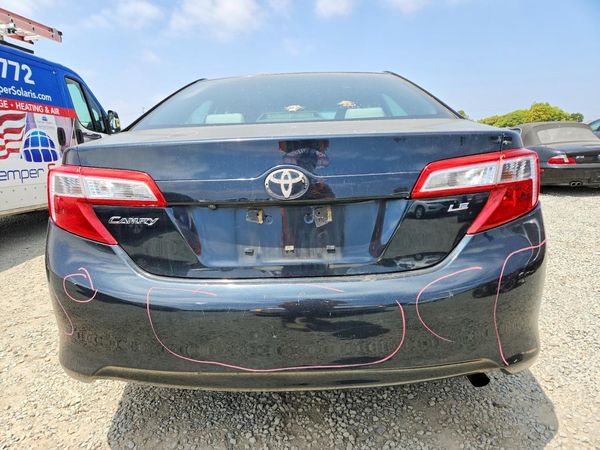 2014 TOYOTA CAMRY