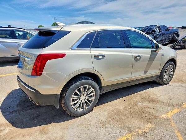 2017 CADILLAC XT5