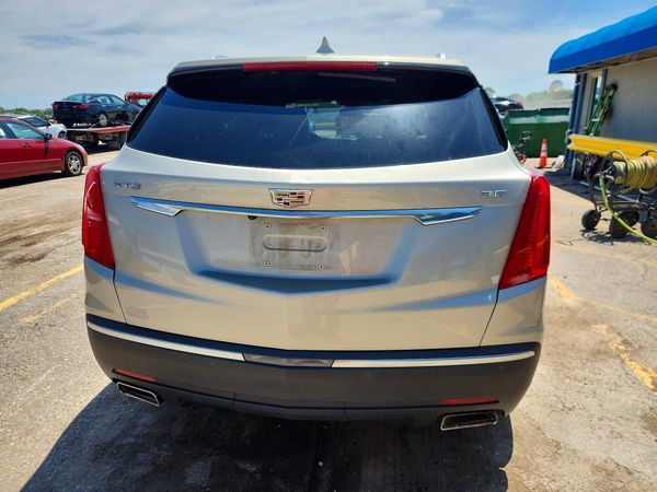 2017 CADILLAC XT5