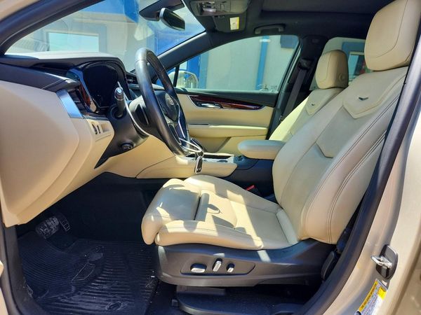 2017 CADILLAC XT5