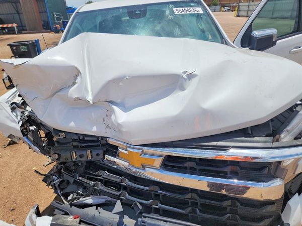 2025 CHEVROLET SILVERADO LT — Engine bay