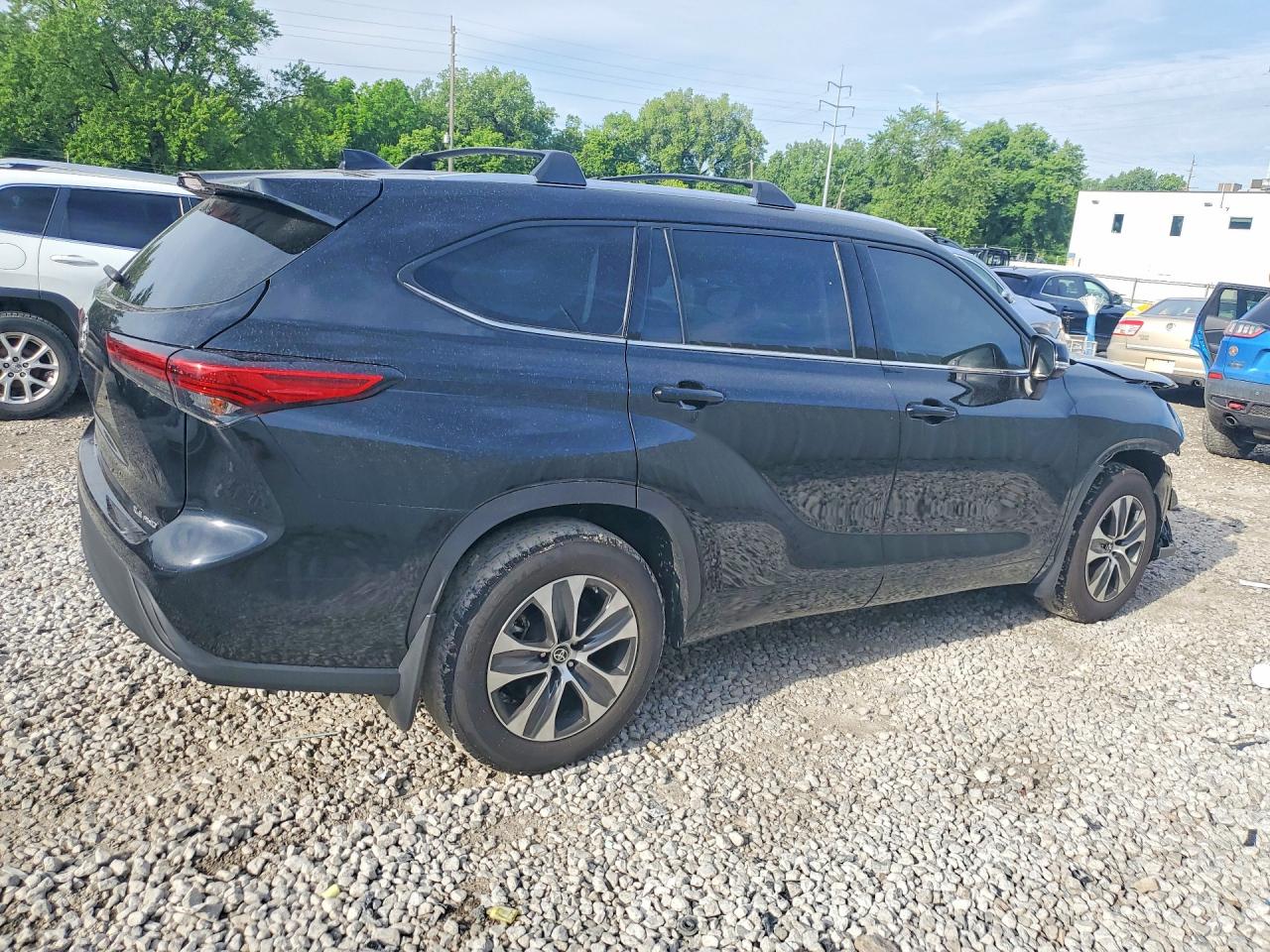 2021 TOYOTA HIGHLANDER XLE Nav