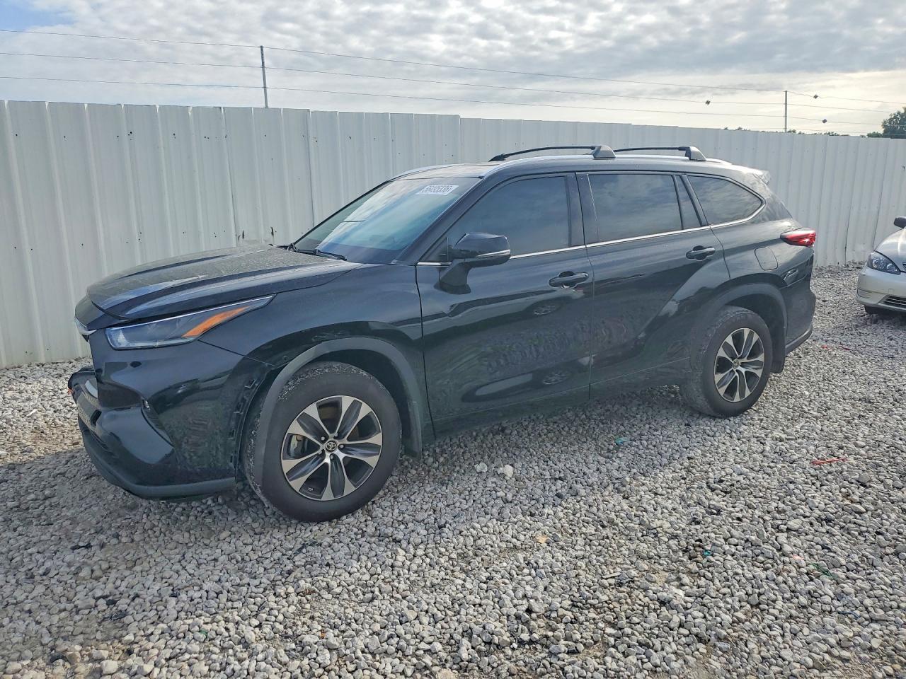 2021 TOYOTA HIGHLANDER XLE Nav