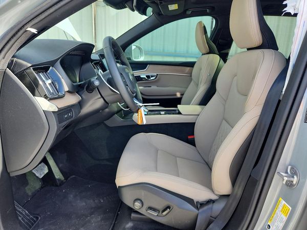 2025 VOLVO XC90