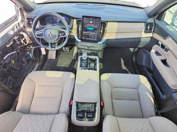2025 VOLVO XC90