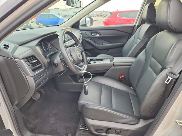 2024 NISSAN ROGUE SV — DENT