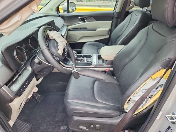 2023 KIA CARNIVAL LX, LX Seat Package