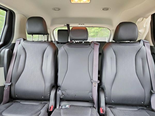 2023 KIA CARNIVAL LX, LX Seat Package