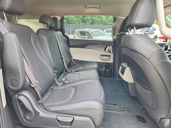 2023 KIA CARNIVAL LX, LX Seat Package