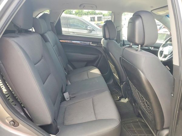 2013 KIA SORENTO Base / LX