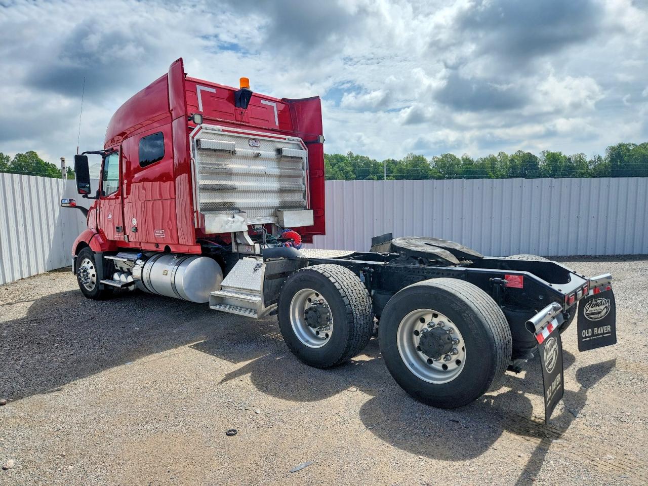 2021 VOLVO VN