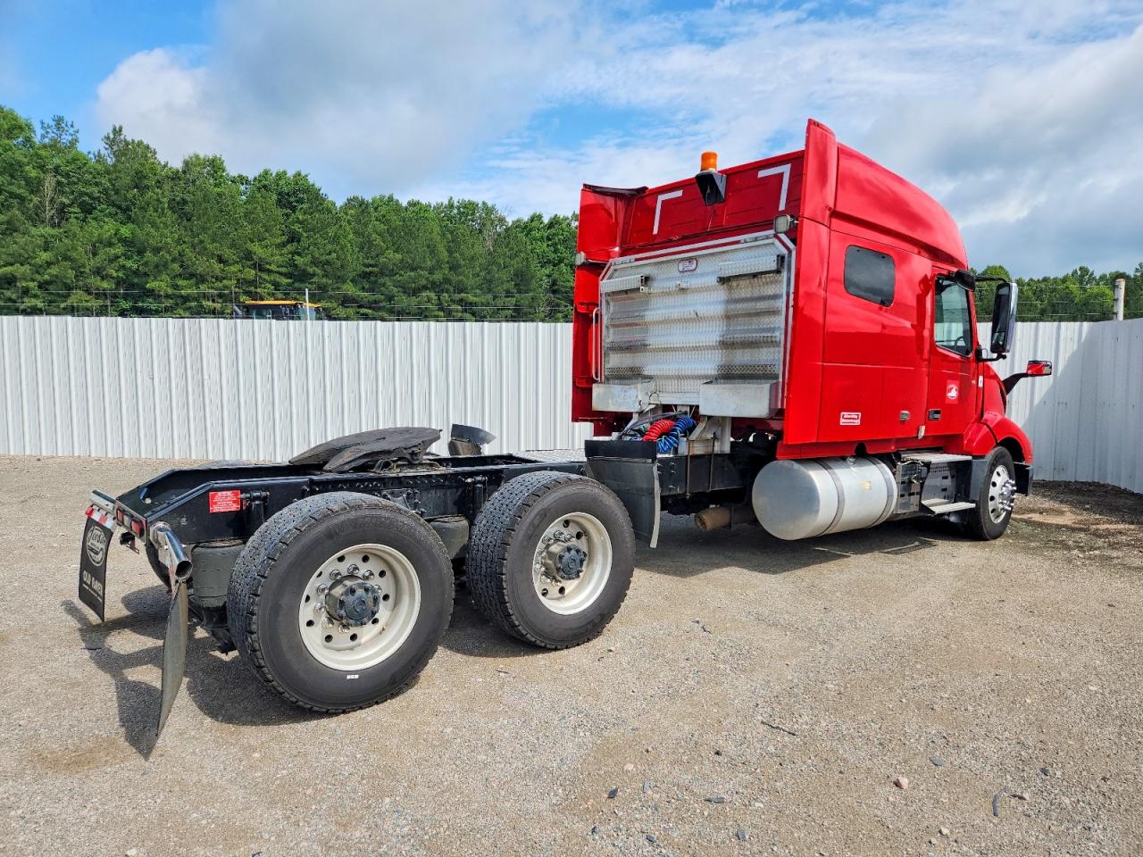 2021 VOLVO VN